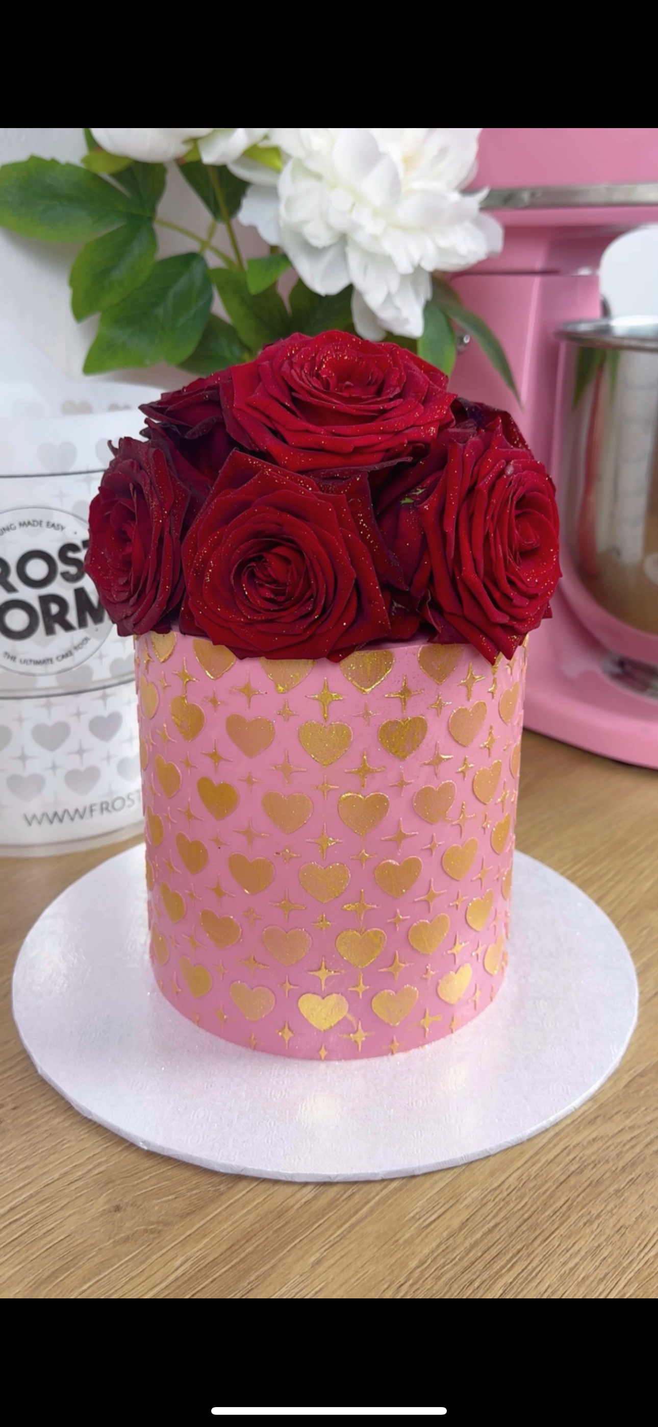 Frost Form - 6" Round Stencil - Twinkle Hearts